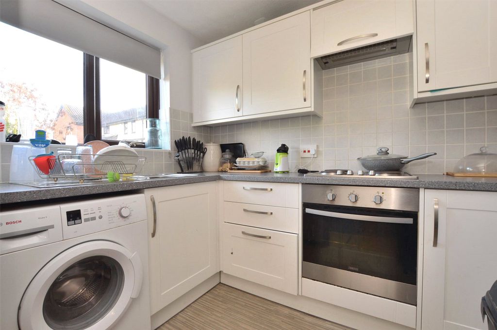 Property photo 2 of 10 Kitchen