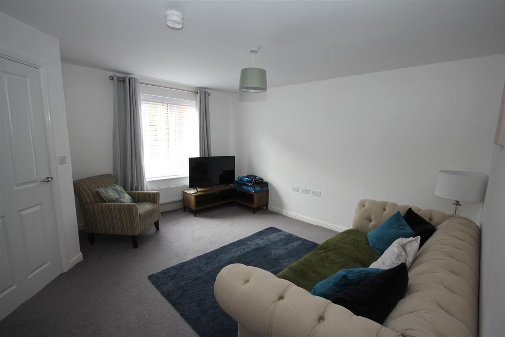 Property photo 2 of 16 Living Room