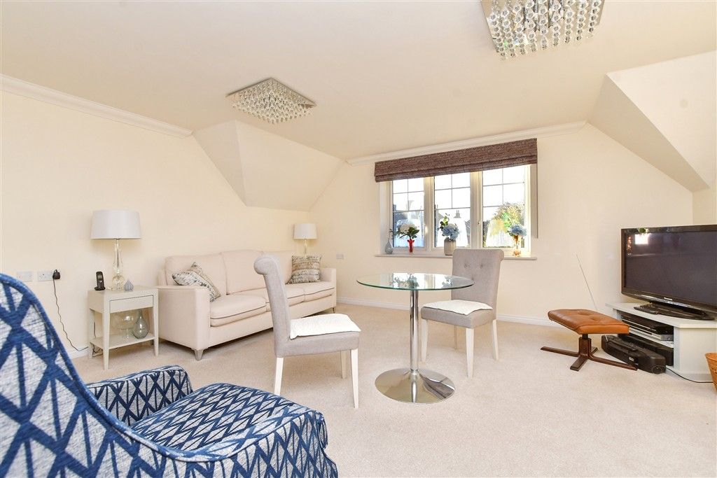 Property photo 1 of 19 Lounge