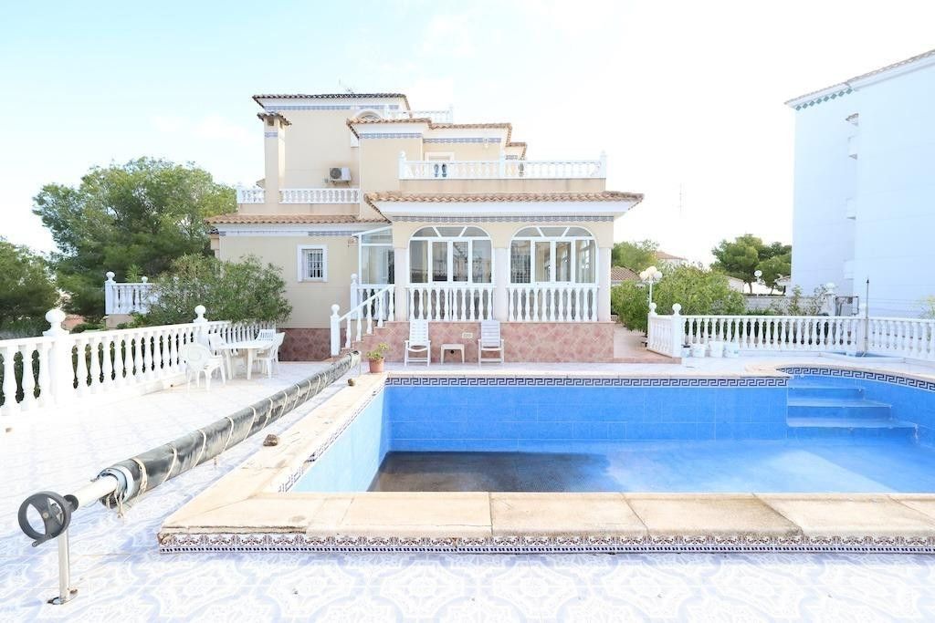 Property photo 1 of 36