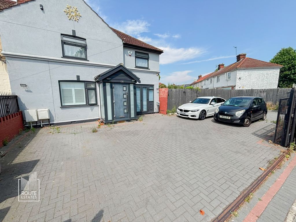 Property photo 2 of 31 Photo 27
