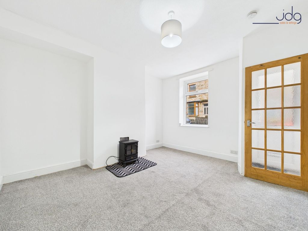 Property photo 3 of 13 Lounge