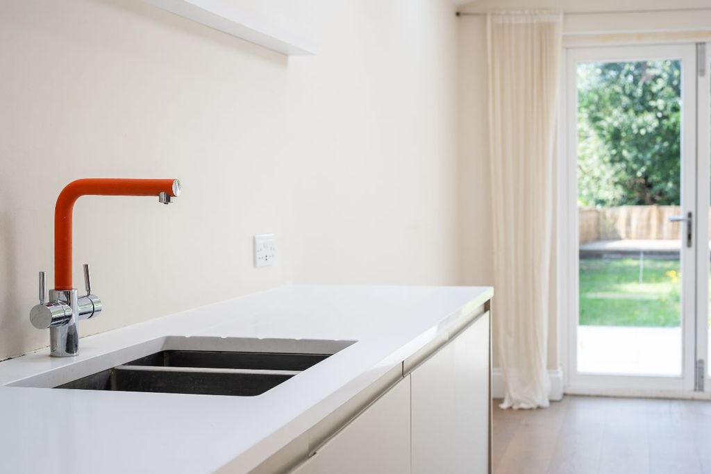 Property photo 3 of 28