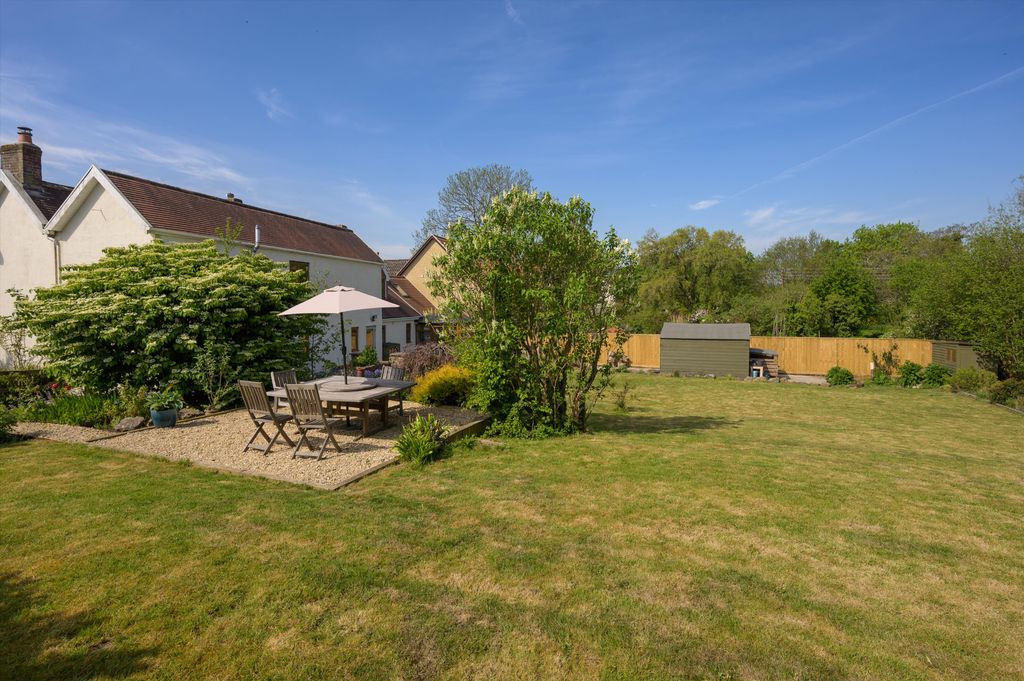 Property photo 2 of 33 Image