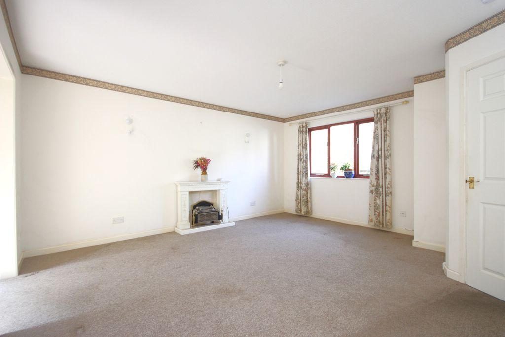 Property photo 3 of 21 Living Room