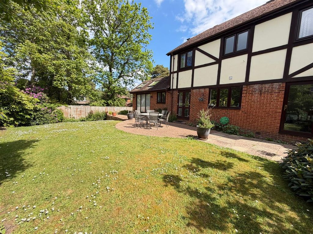 Additional image 16 of 4 bed detached house for saleShrublands Drive, Lightwater GU18