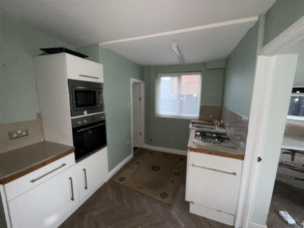 Property photo 2 of 13 Kitchen1.Jpg