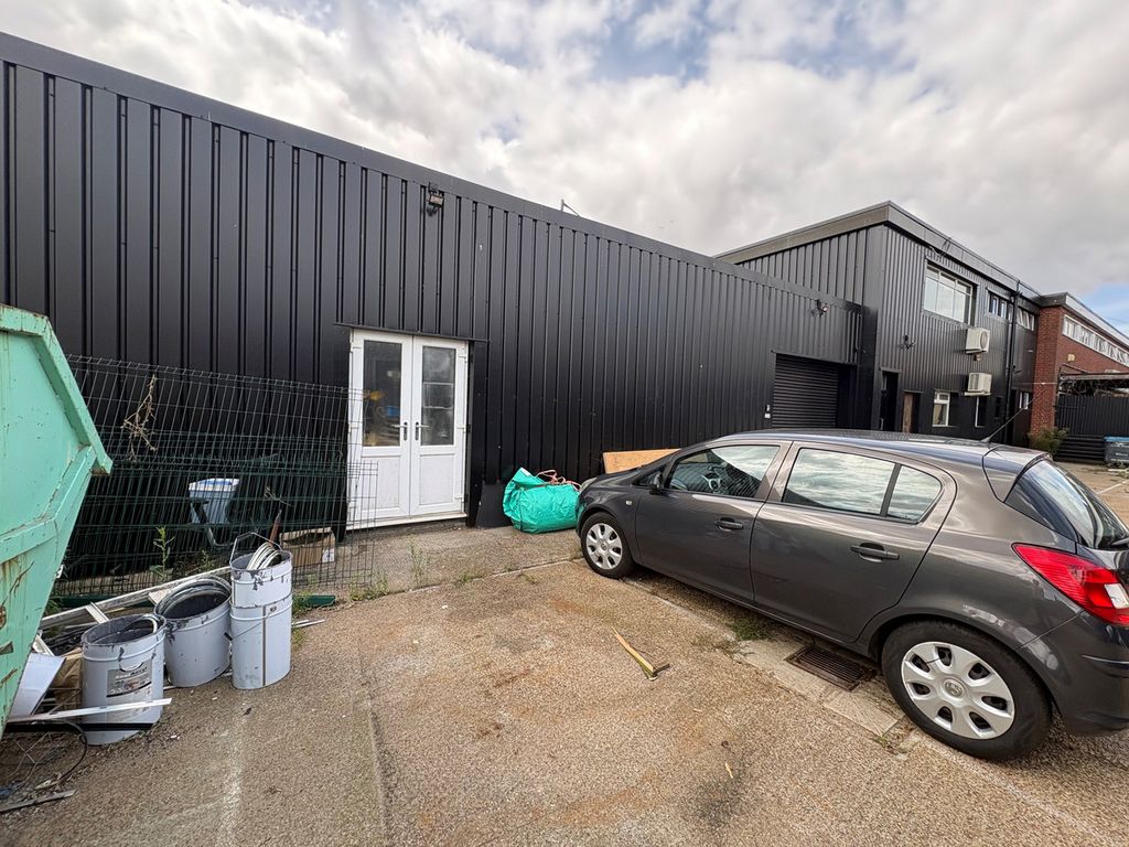 Property photo 1 of 3