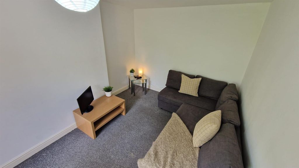 Property photo 2 of 13 Lounge