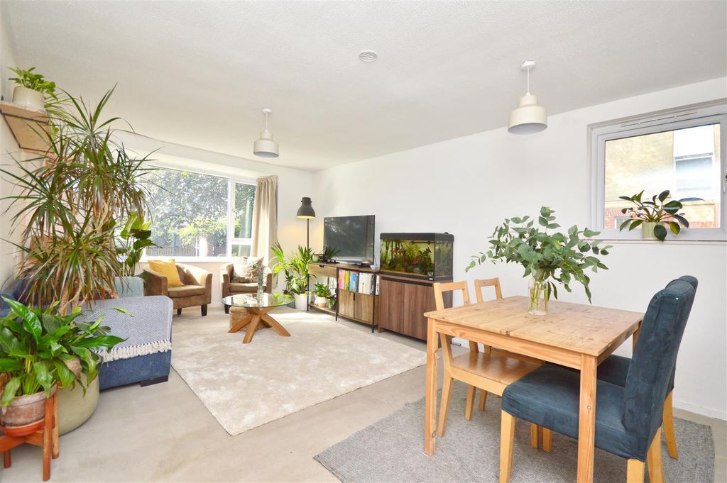 Property photo 1 of 18 Sitting/Dining Room