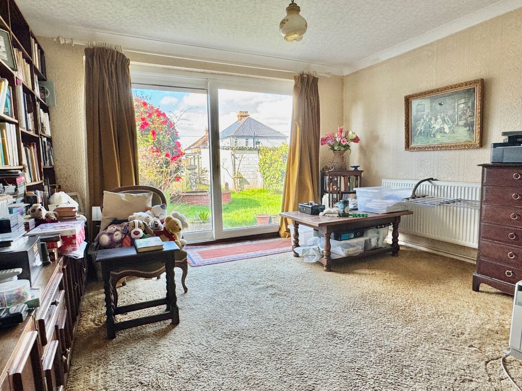 Property photo 3 of 12 Lounge Area