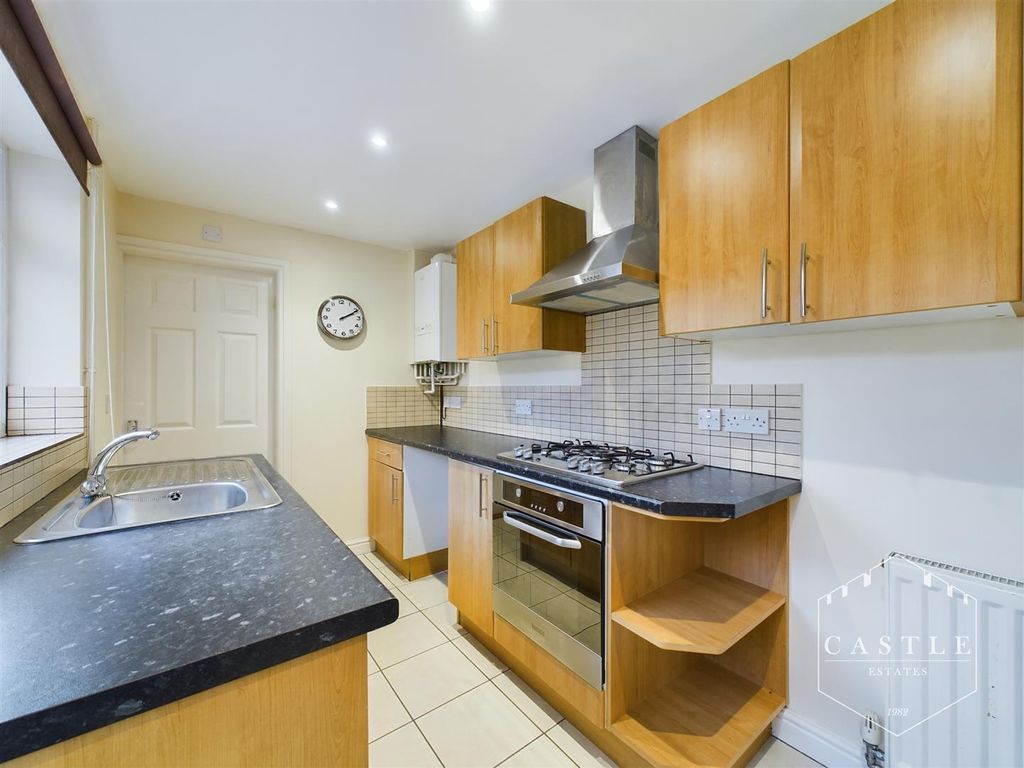 Property photo 2 of 9 Kitchen