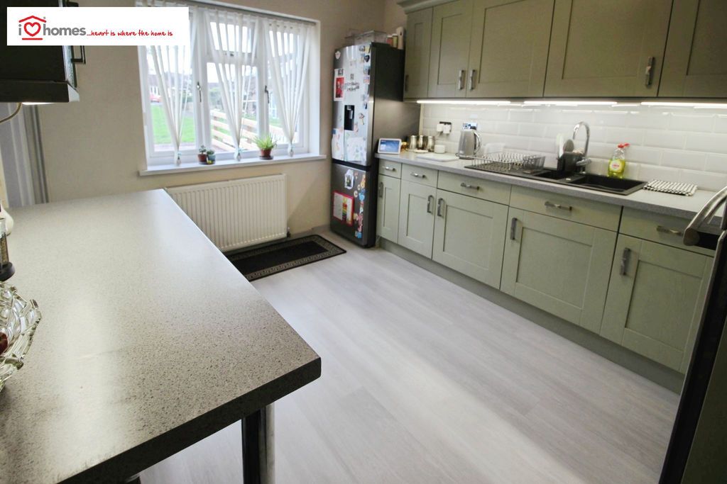 Property photo 3 of 12 Photo 4