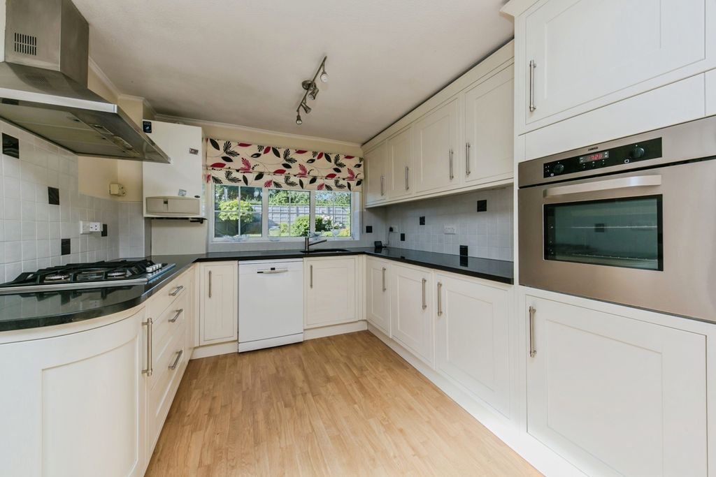 Property photo 3 of 18 Pbox-Img.Jpg
