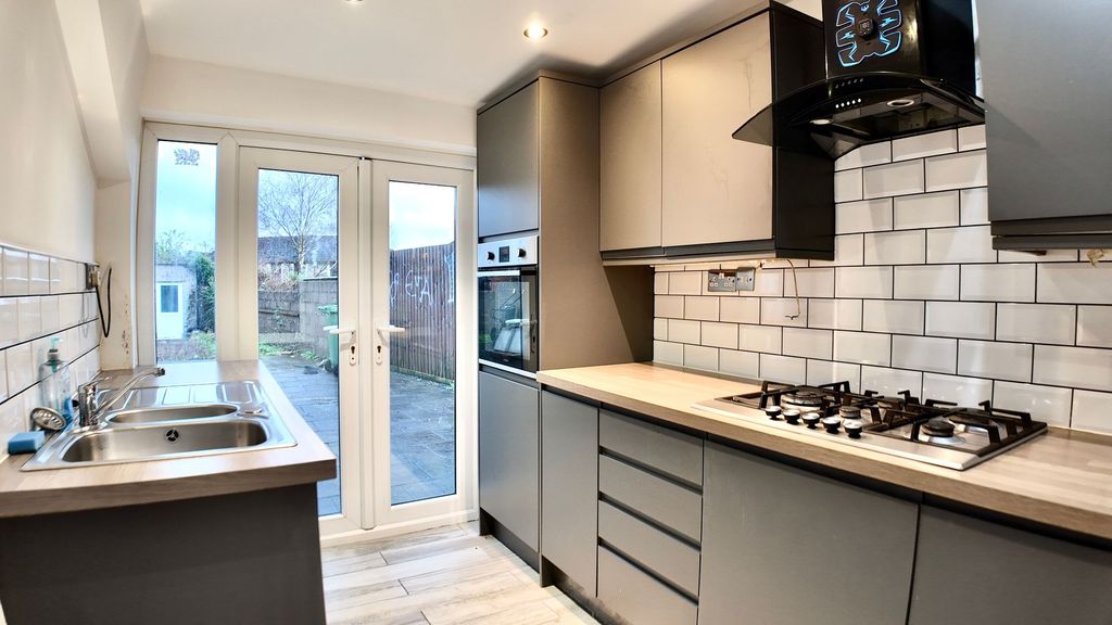 Property photo 3 of 21