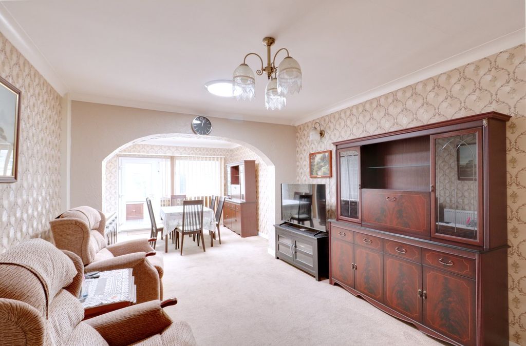 Property photo 2 of 22