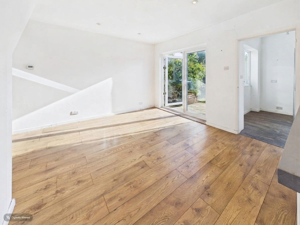 Property photo 3 of 18 Dining Room