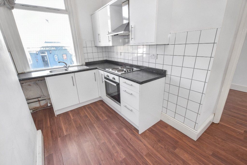 Property photo 3 of 10 Kitchen