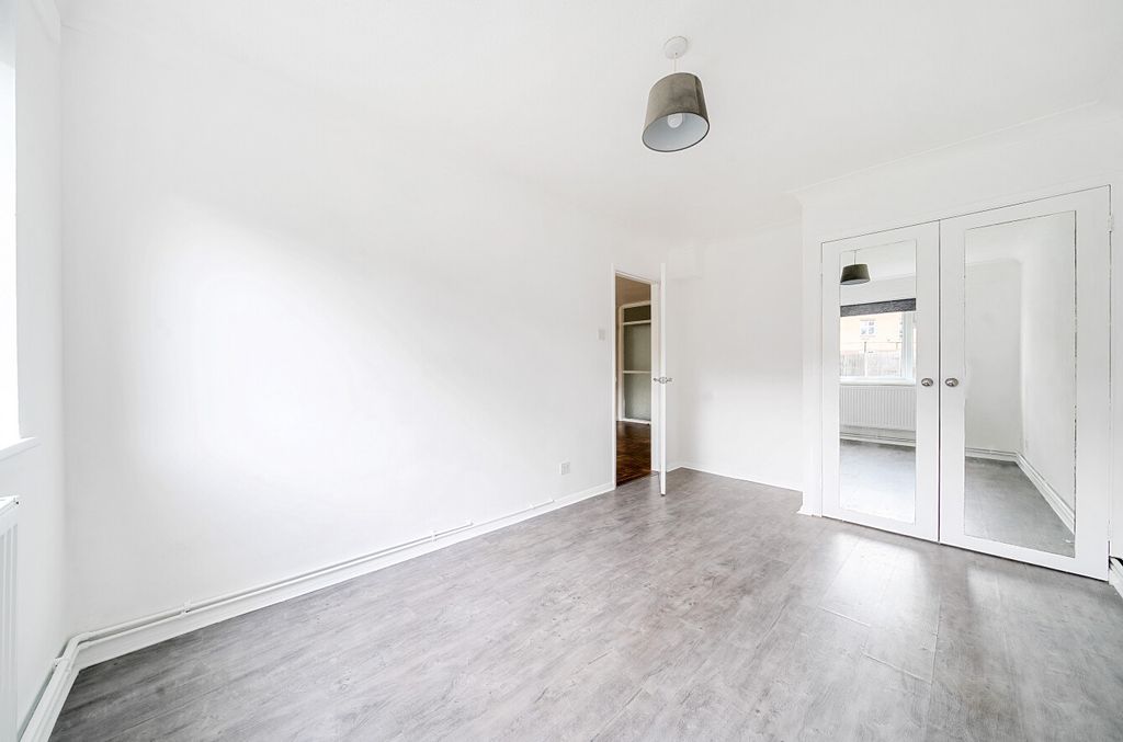 Property photo 3 of 12 1376761-7-690c808...