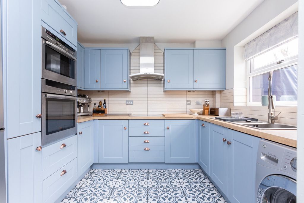 Property photo 3 of 16