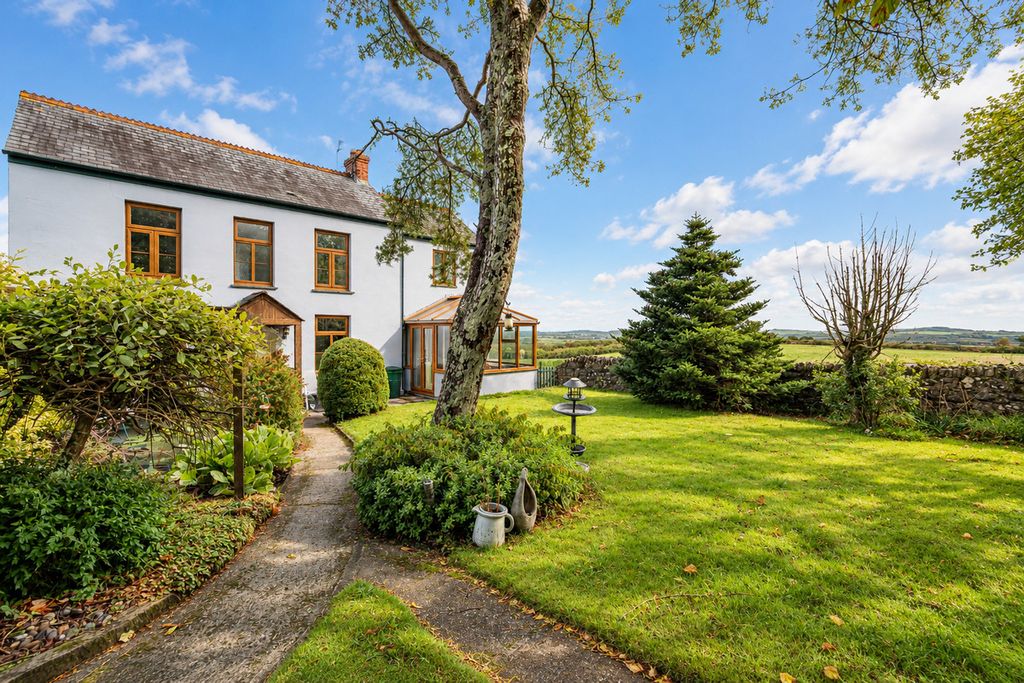 Property photo 1 of 32