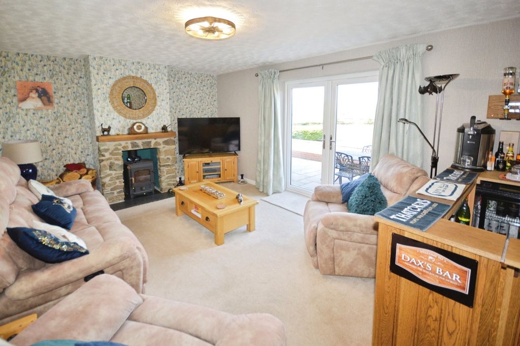 Property photo 2 of 34 Picture No. 03