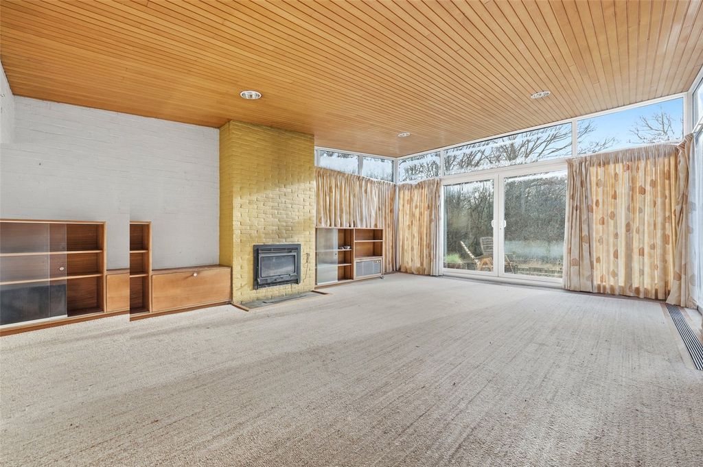 Property photo 3 of 7 Lounge