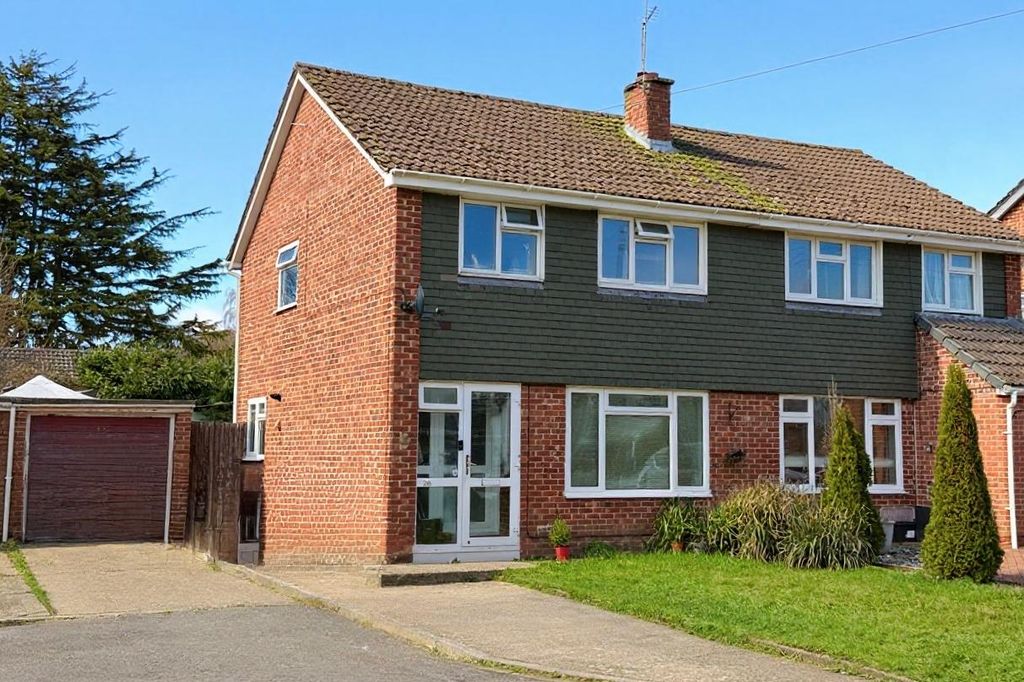 Property photo 1 of 8 3 Bedroom Semi Detached House