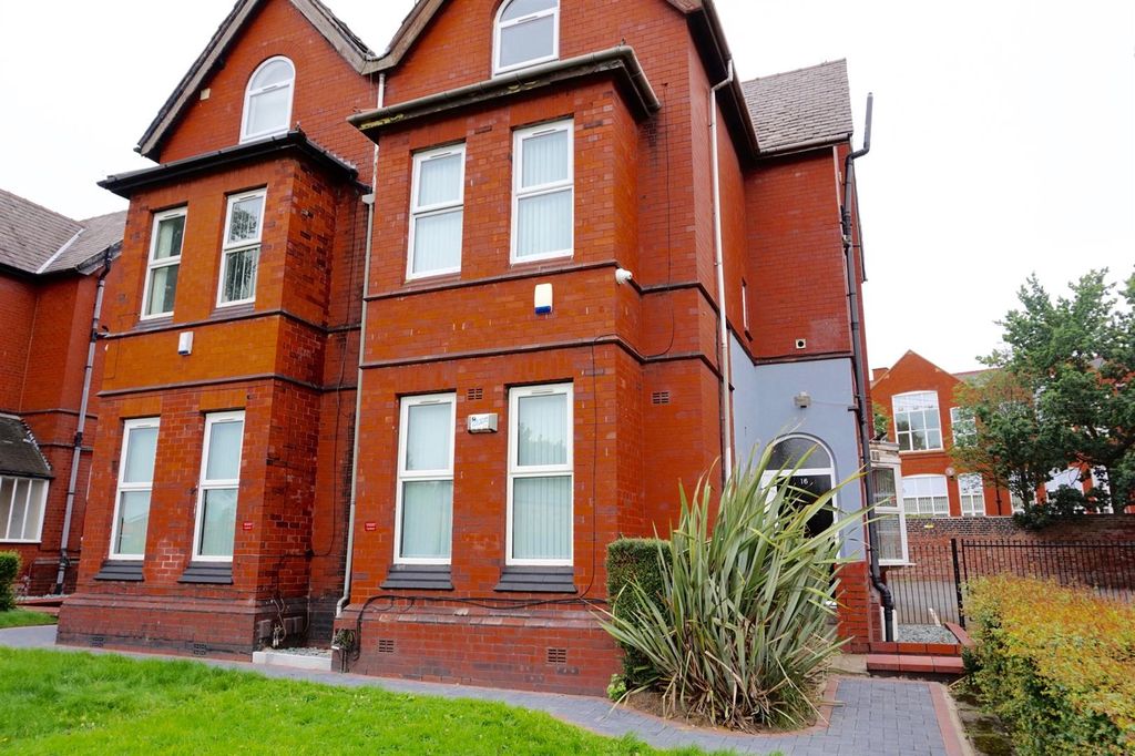 Property photo 3 of 11 16 Eccles Old Road