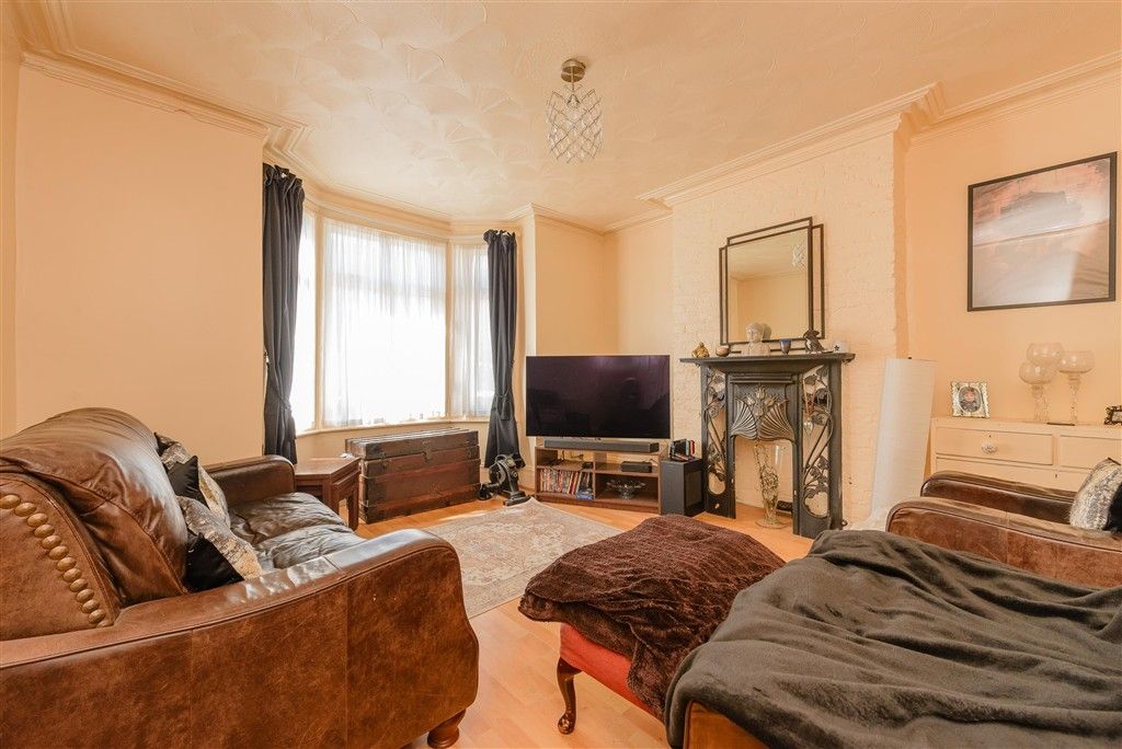Property photo 3 of 10 Lounge
