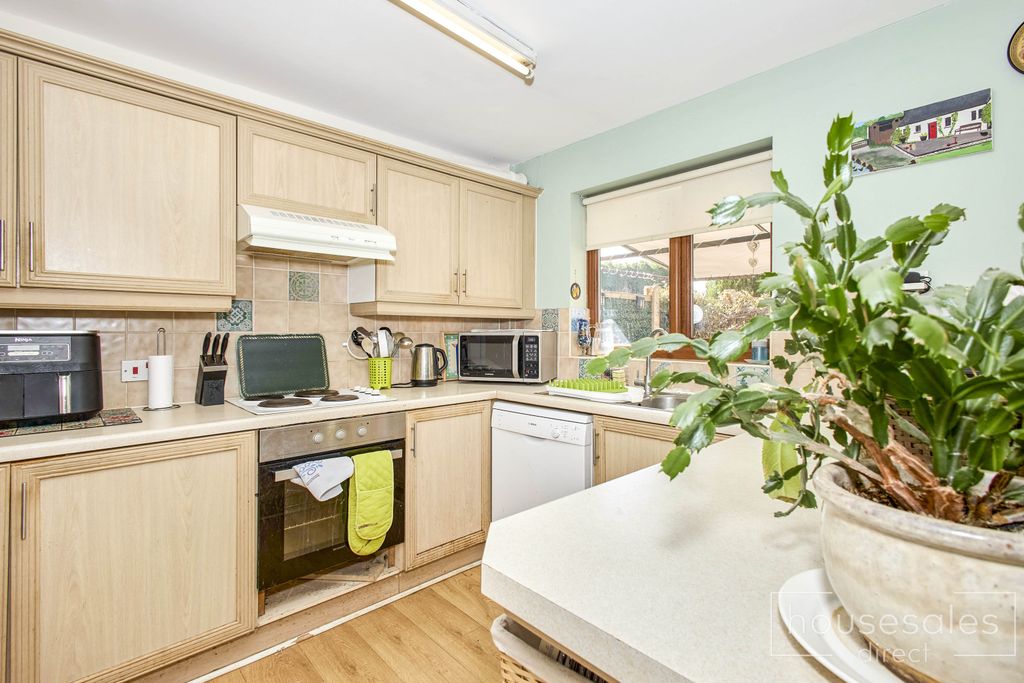 Property photo 3 of 11