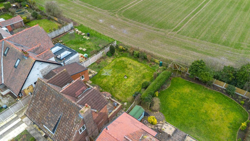 Property photo 2 of 21