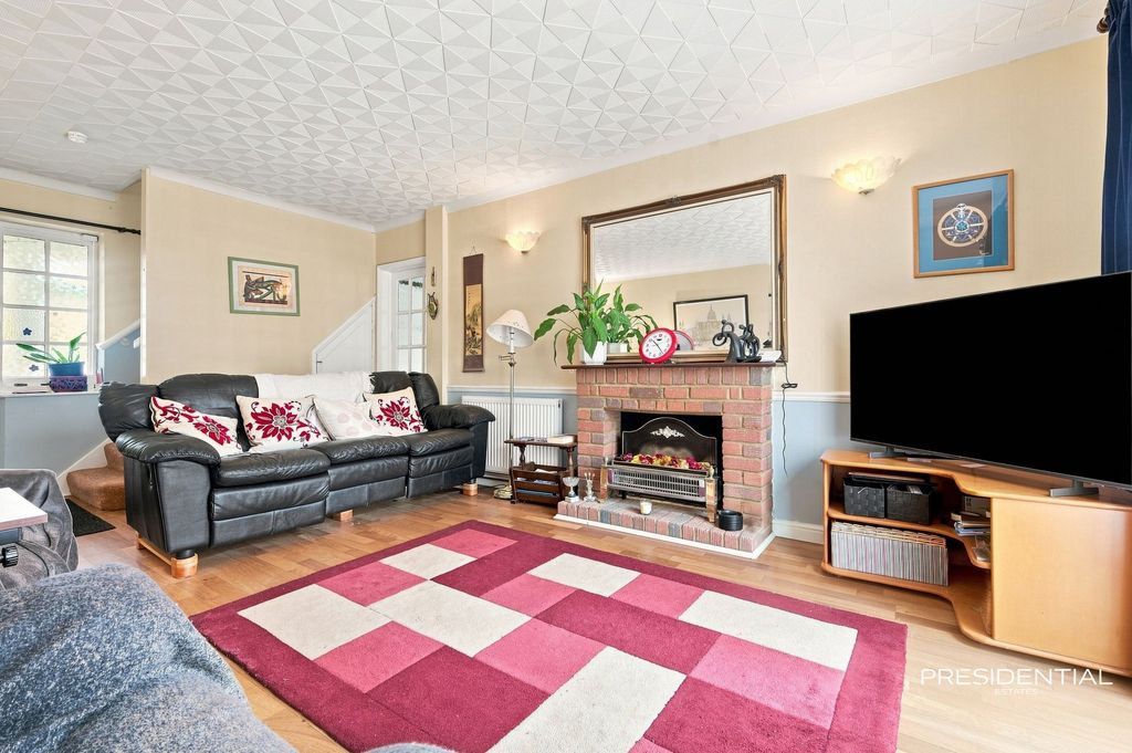 Property photo 2 of 34