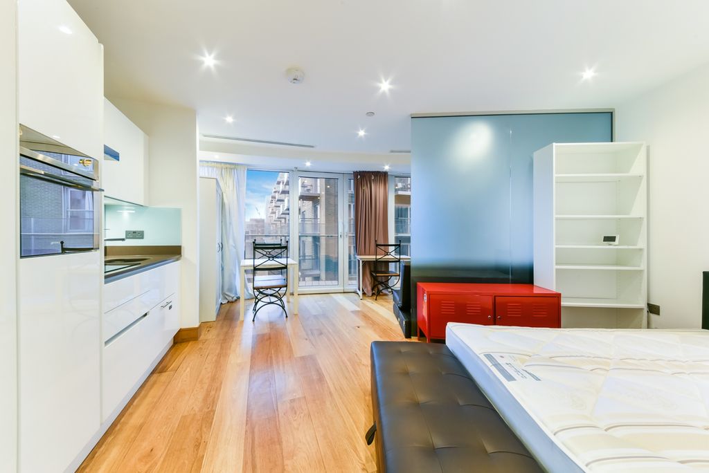 Property photo 3 of 11 Arena Tower, 902 (3)