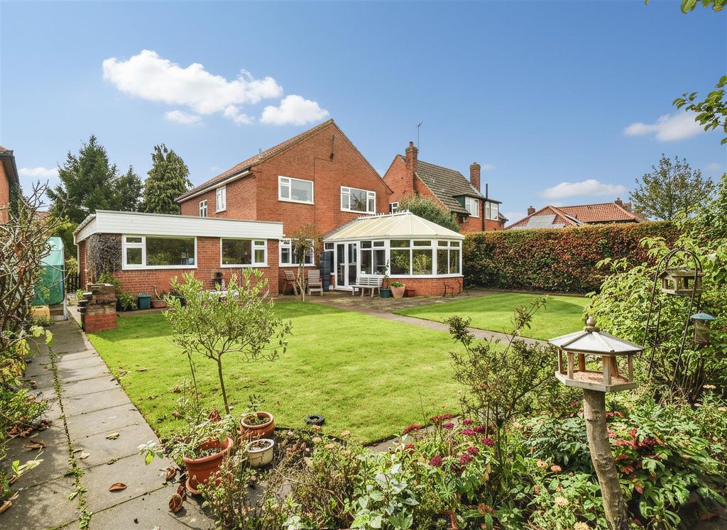 Property photo 1 of 25 External