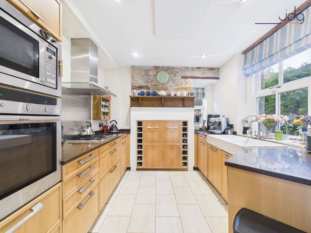 Property photo 3 of 14 Kitchen