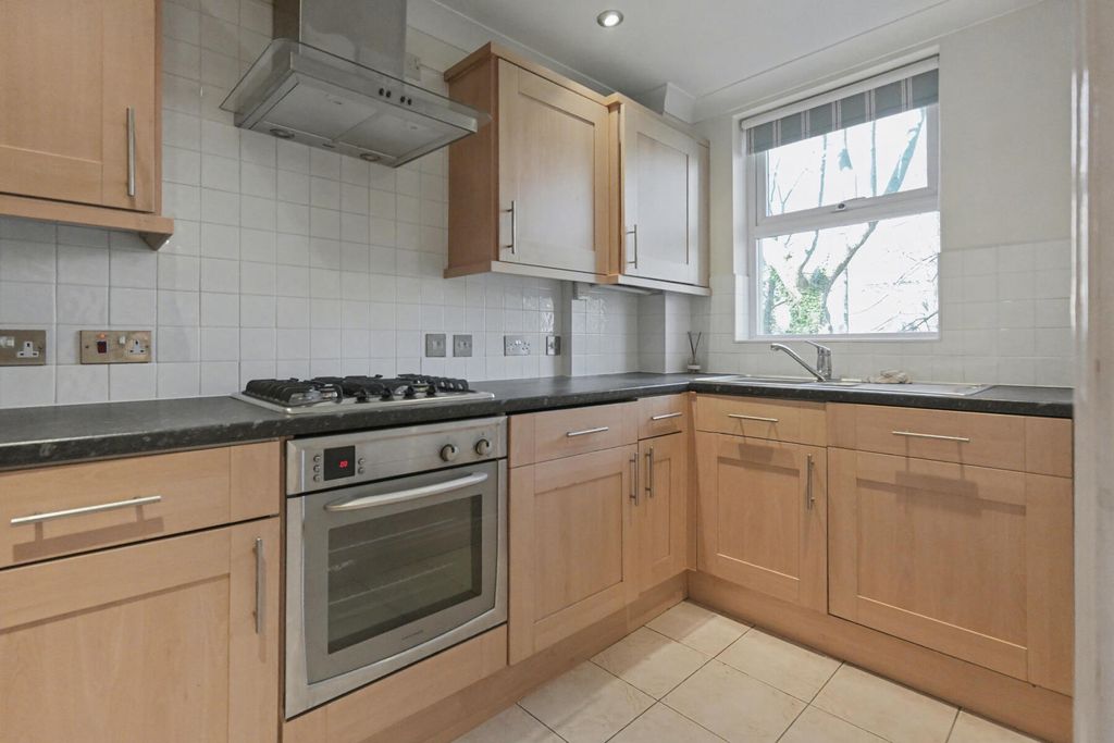 Property photo 3 of 8 Belvedere House - Kitchen