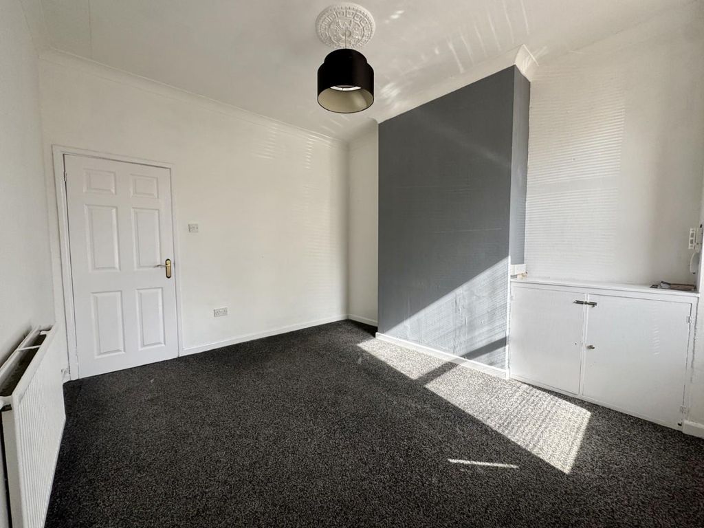 Property photo 3 of 9 4