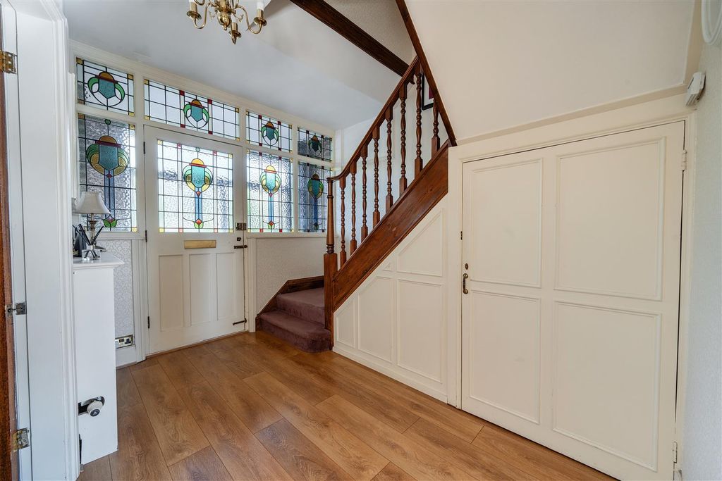 Property photo 2 of 17 Hallway