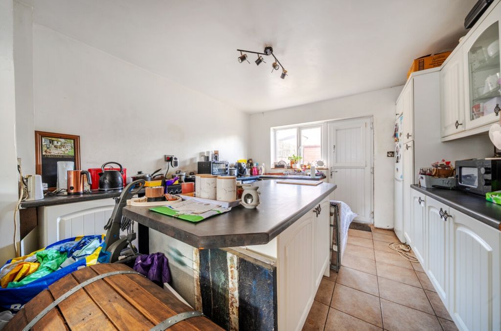 Property photo 3 of 10 1448803-4-69E7512A6Fa95