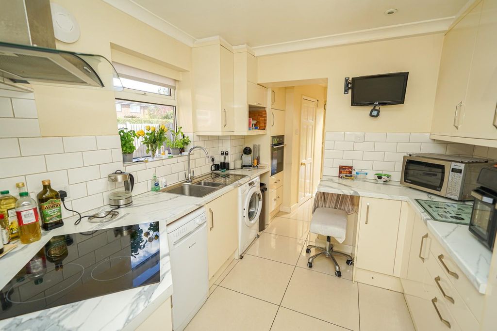 Property photo 3 of 24