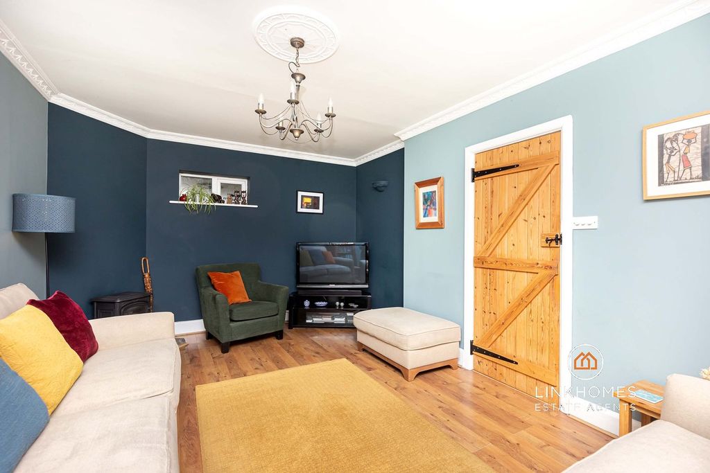 Property photo 2 of 37