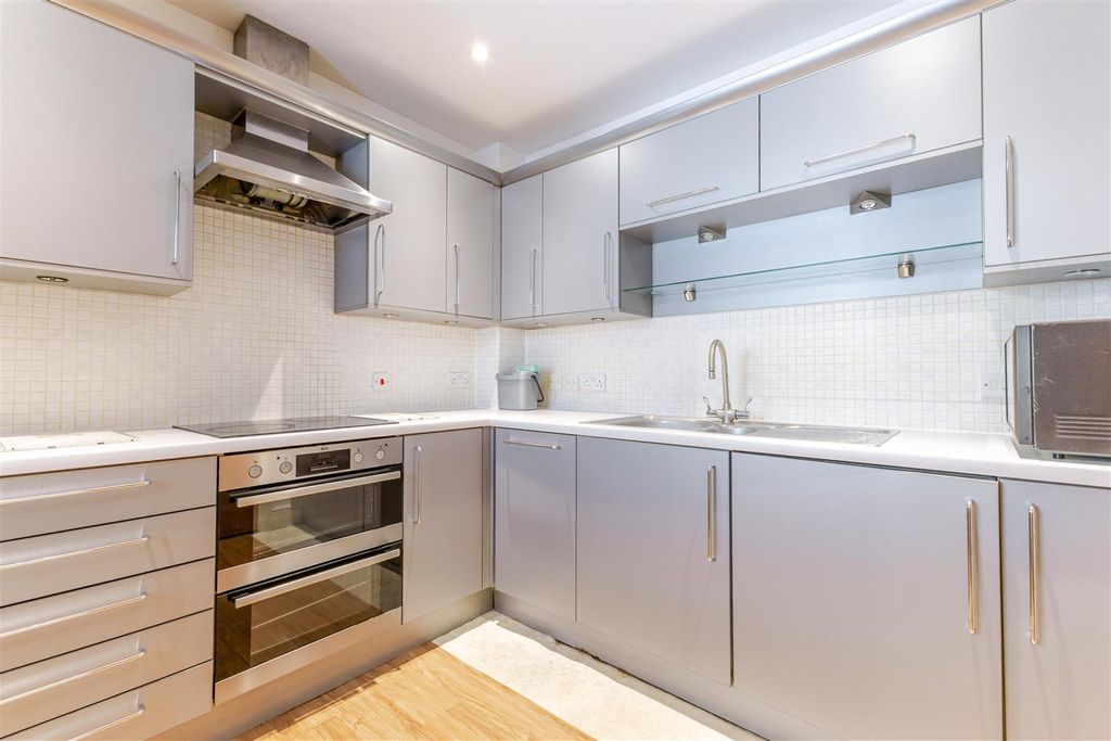 Property photo 2 of 21 Kitchen 2.Jpg