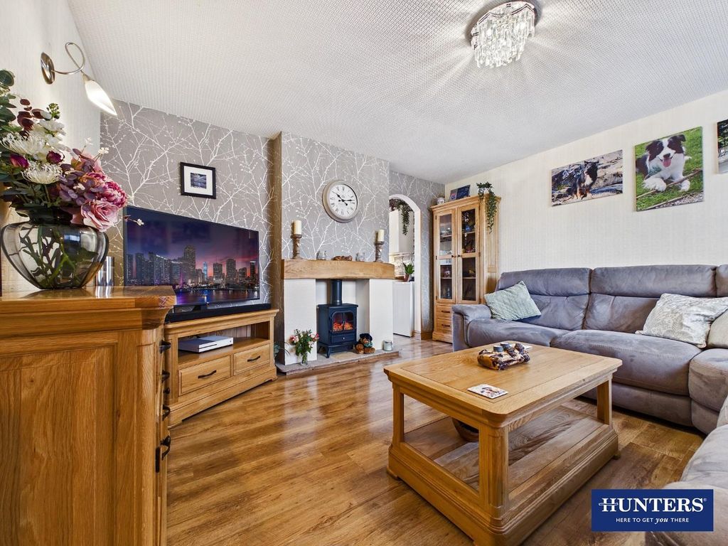 Property photo 2 of 33 Living Room