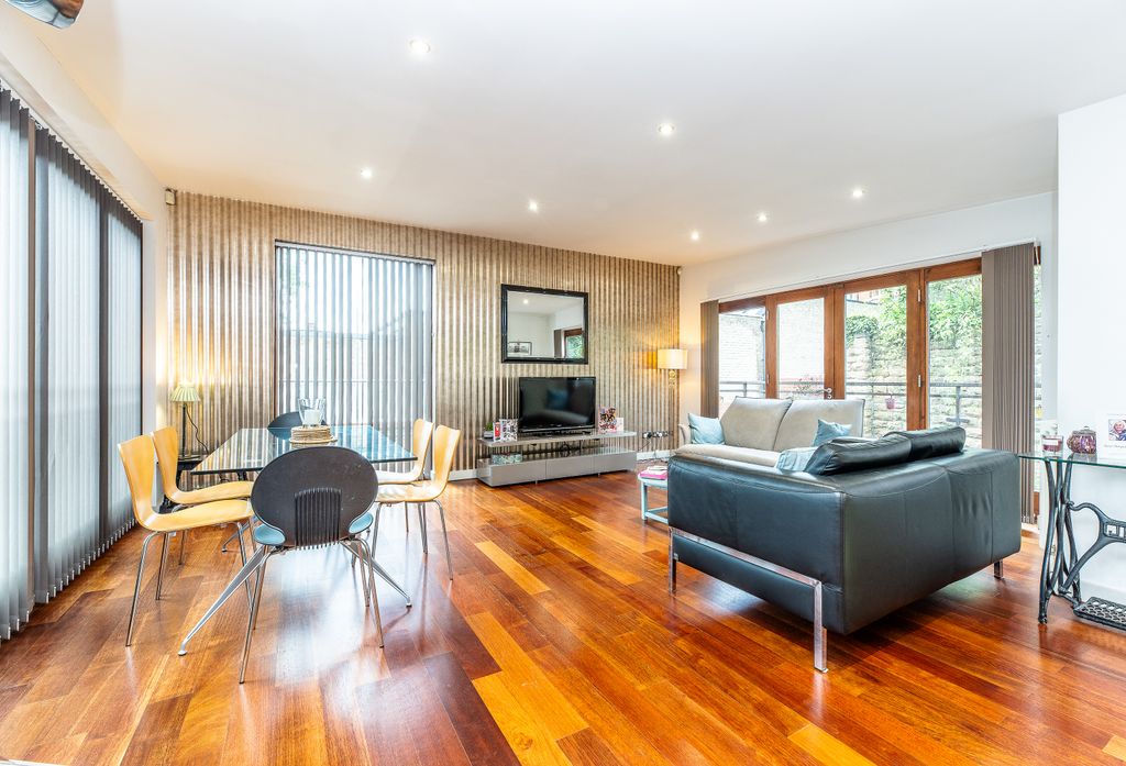Property photo 2 of 16 17 Tattershall Drive 025