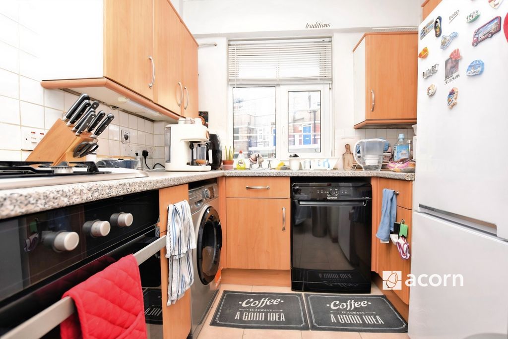 Property photo 3 of 6 Kitchen (2)