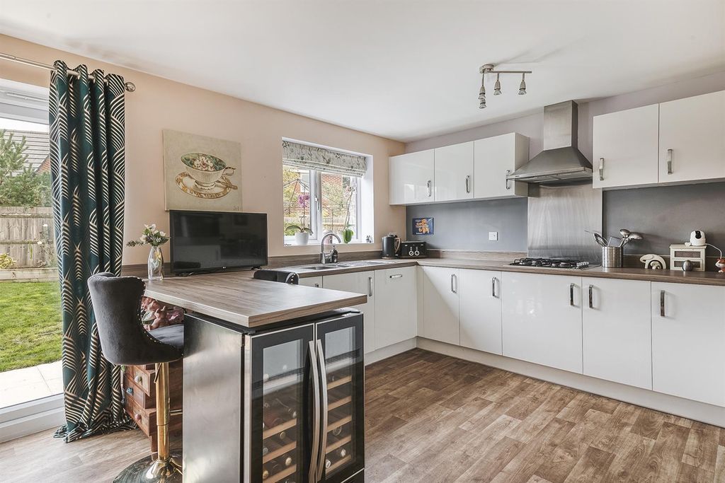 Property photo 2 of 30