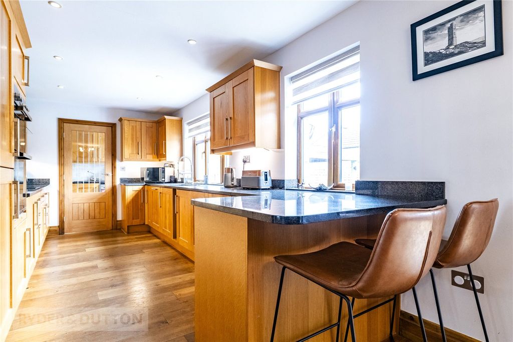Property photo 3 of 43 Dining /Kitchen