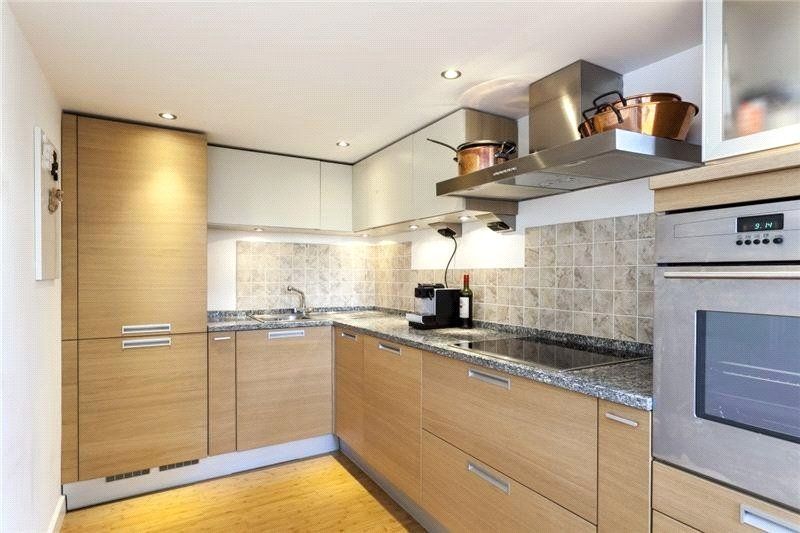 Property photo 3 of 11 Kitchen