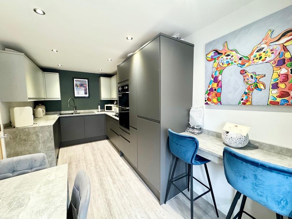 Property photo 2 of 16 Kitchen